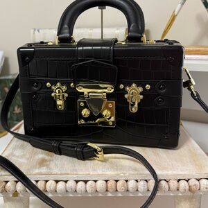 Elegant Black Croc-Embossed Handbag